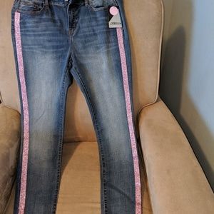 'Brilliantly' trimmed denim wash